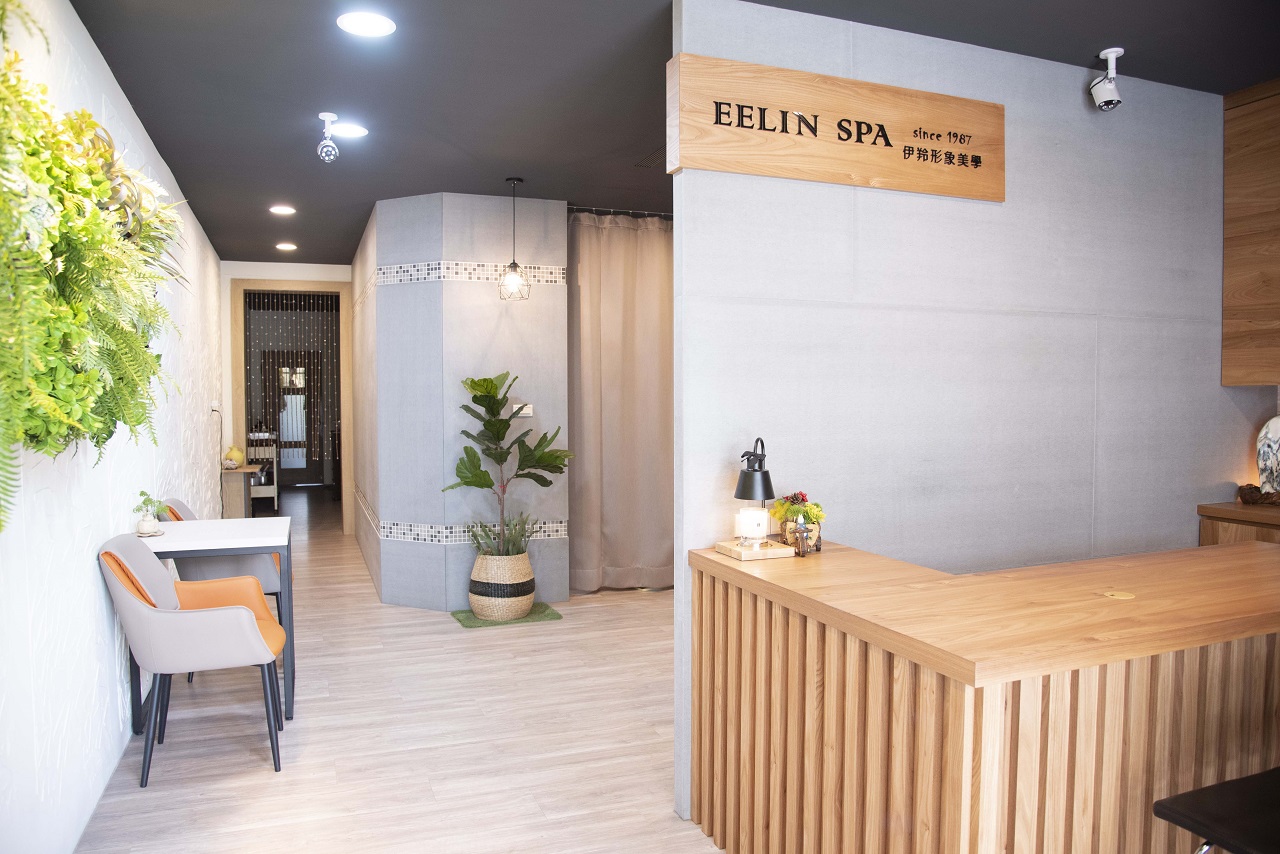 伊羚形象美學店內櫃檯與接待空間